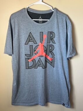 Jordan XXL Men's Gray Short Sleeve Tee with Jumpman Logo P2P 25” Length 30”
